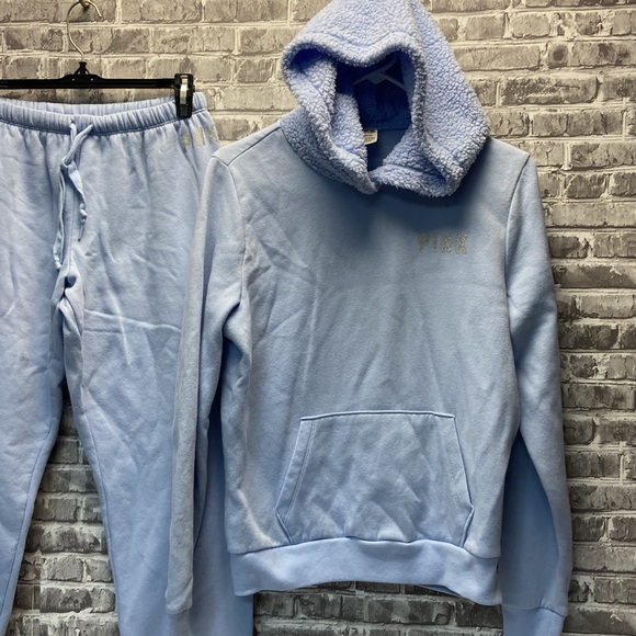 PINK sweatsuit. - Picture 6 of 10